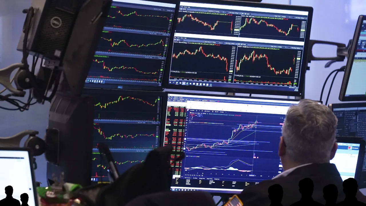 US Stocks Gain, Gold Hovers Near All-Time High as Russia-Ukraine Talks Loom