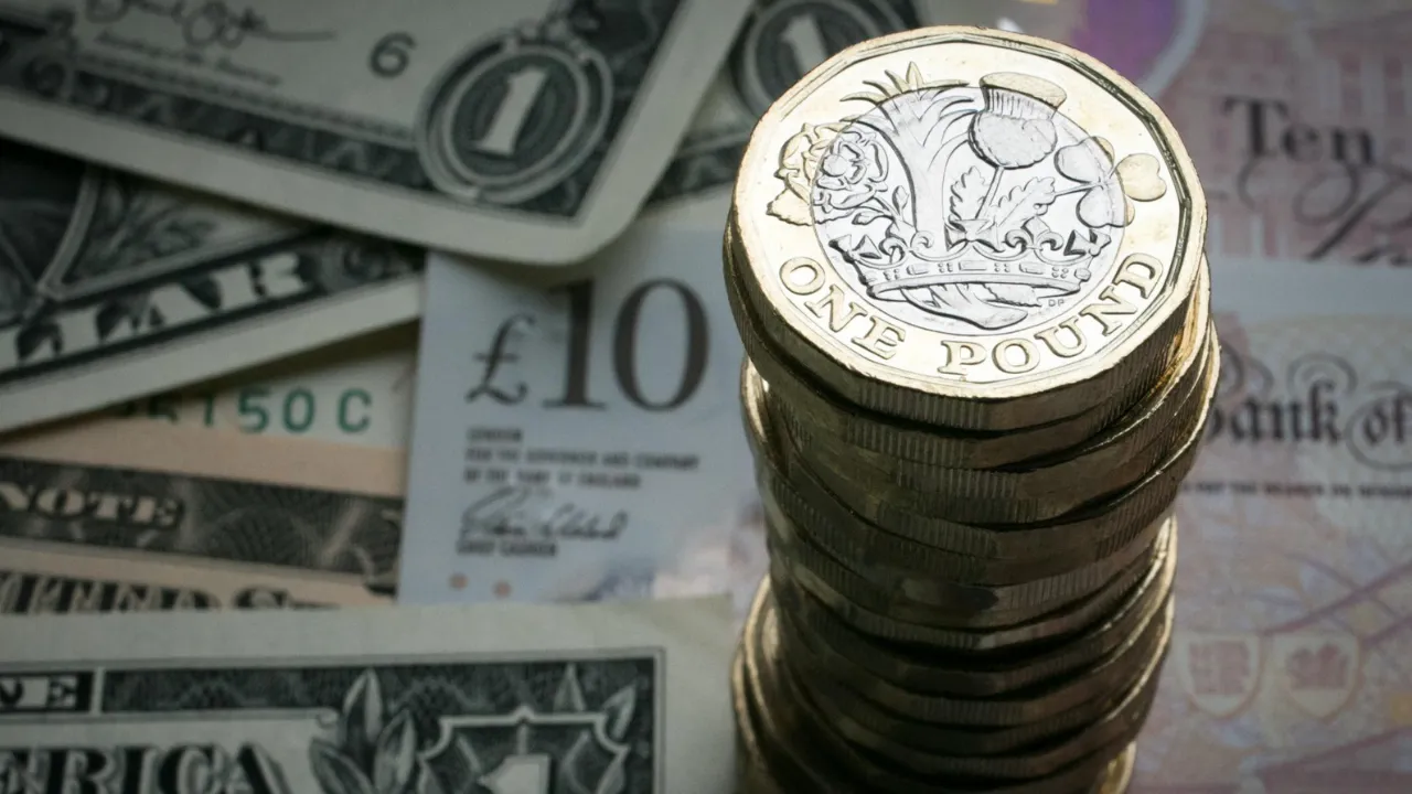 Pound Rises as Investors Flee Dollar Amid Escalating Trade War – Market Update