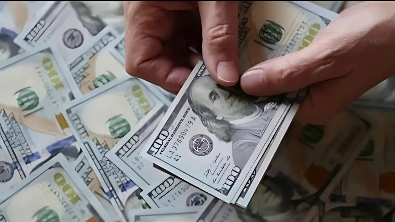 Dollar Plummets Amid Global Trade War Chaos: What Investors Need to Know