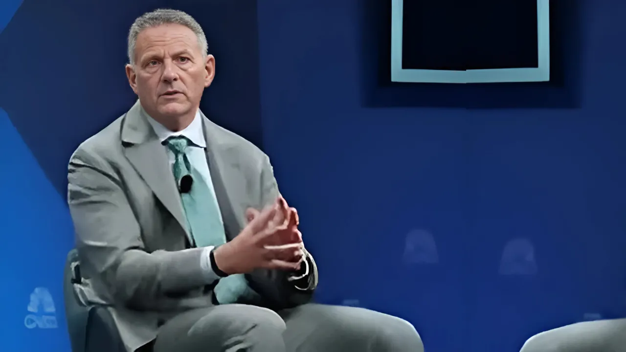 Striking Gold: How David Einhorn’s Greenlight Capital Dominated Q1 2025 with Defensive Bets