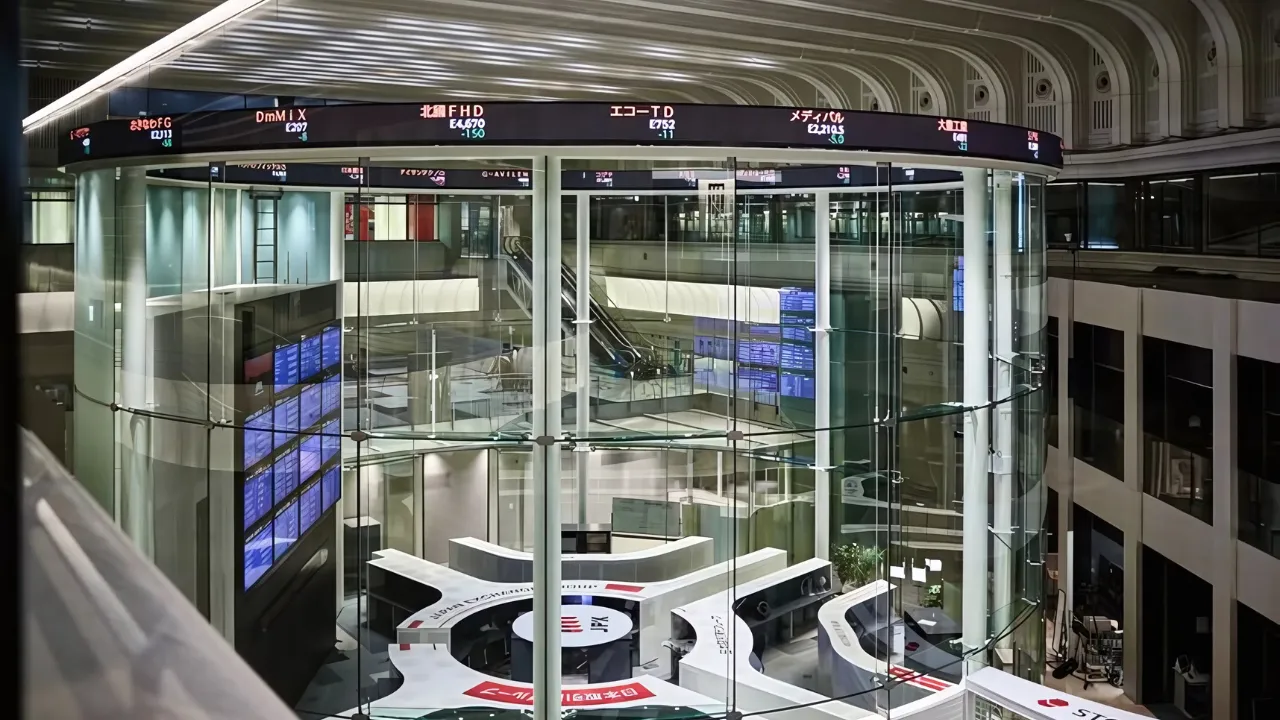 Stocks Stall on Tariff Concerns as Dollar Weakens: Global Market Analysis