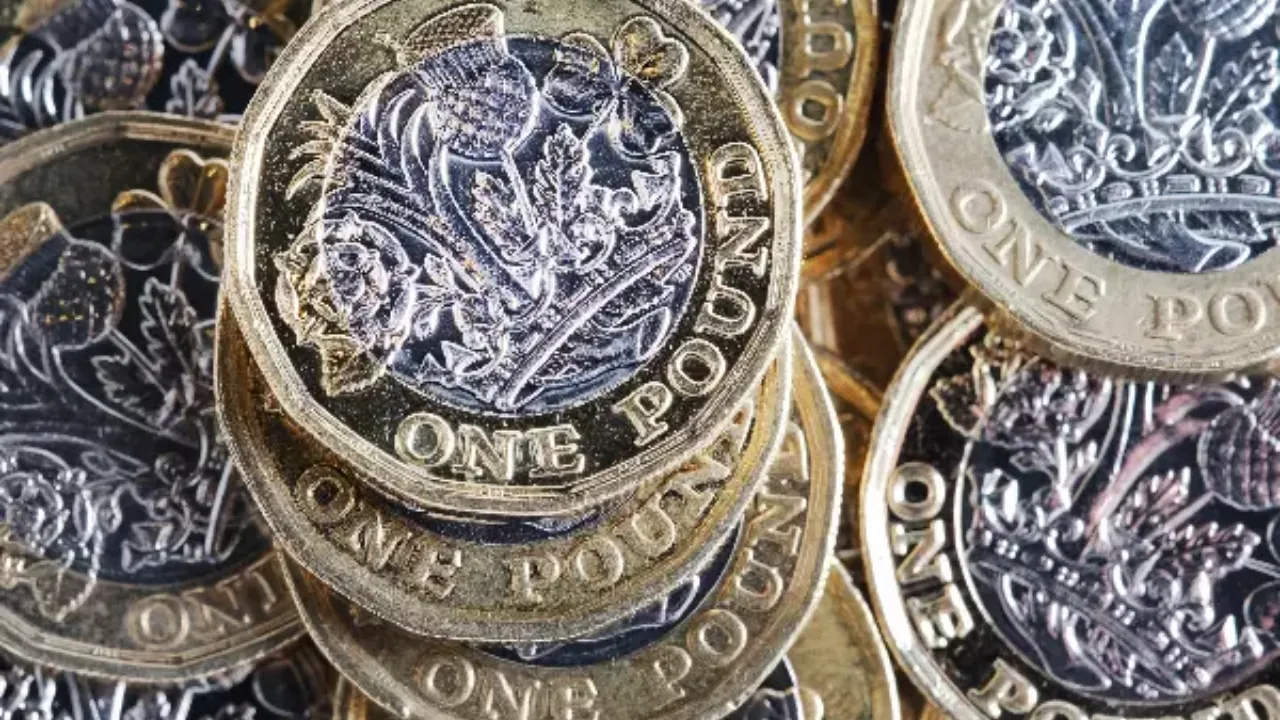 Pound Recovers Early Losses Against Dollar as Trump Backtracks