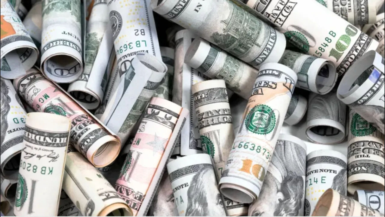 US Dollar Shows Resilience Despite Surprise GDP Contraction: What’s Next for Forex Markets?