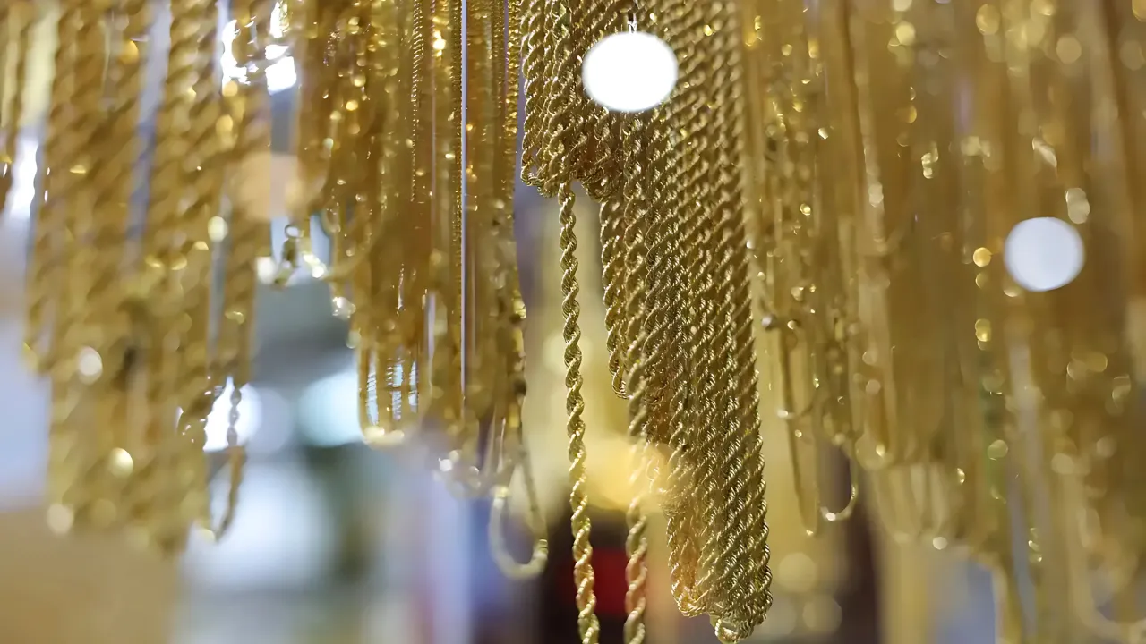 Gold Prices Surge as Investors Engage in Value-Buying Post US-China Tariff Truce