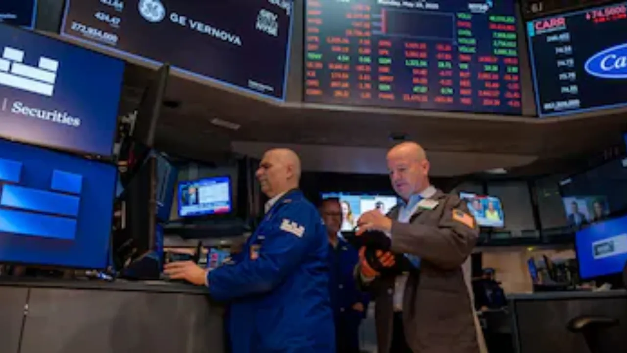 Wall Street Pauses and FTSE Dips as Trump’s Tax Bill Clears Narrow Vote and UK Borrowing Hits £20.2 Billion