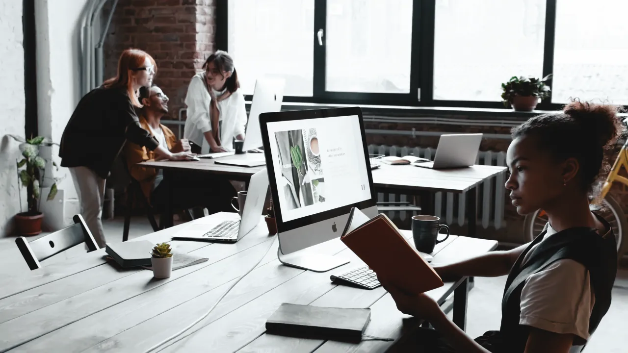 Better AI Stock: SoundHound vs. Broadcom – A Comprehensive Comparison